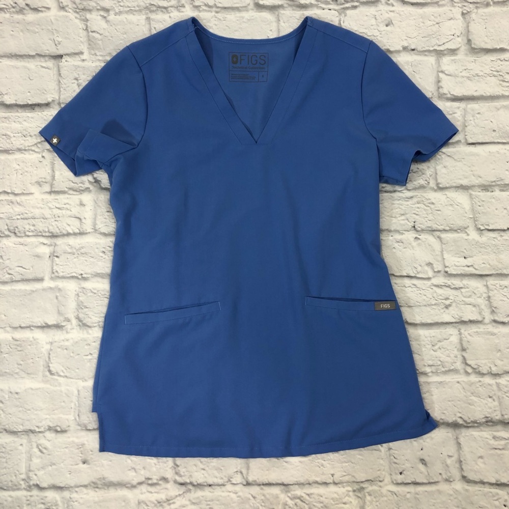 Figs Casma Ceil Blue 3 pocket scrub top. Small.